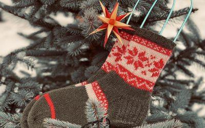 Weihnachtsgeschenke für Sie und Ihn: Verkaufe selbstgestrickte Socken aus Wolle und Seide